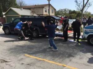 3 جرحى في أعمال عنف اثناء اجتماع لمجموعة عنصرية في كاليفورنيا