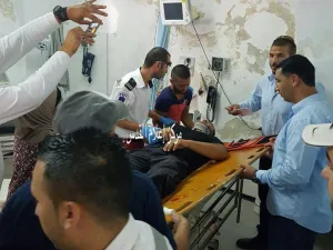 حاول بعض المستوطنين أداء طقوس دينية، إلا أن المصلين وطلبة حلقات العلم تصدوا لهم بهتافات التكبير الاحتجاجية