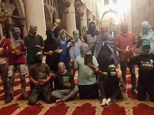 وقفة في الأقصى تضامنا مع تركيا في مواجهة محاولة اختطاف الإرادة الشعبية - ارشيف 