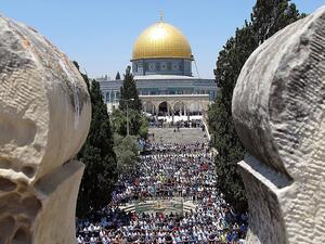 Muslims perform the third Friday prayer of the Islam's holy fasting month of Ramadan at Al-Aqsa Mosque on July 03, 2015 in the Old City of Jerusalem. (AFP/File)