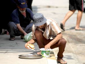 الناس يعانون الحرمان والجوع في دول يتمتع فيها الفاسدون بالترف والحصانة