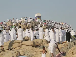 يوم عرفه تلهج الألسنة بالدعاء طوال اليوم وكل منا يطمع أن يصادف دعاءه لحظة إجابة