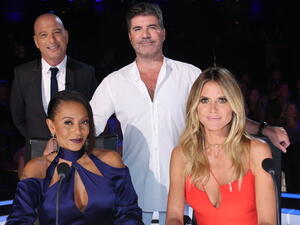 العرض الأكثر حرجًا في أمريكا غوت تالنت: رجال "عراة" مع المقالي!