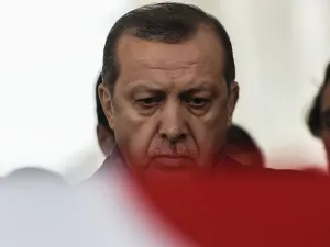 أكاديمي إماراتي: يبدو أن الله تخلى عن أردوغان