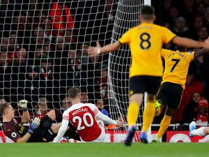 كافالييرو (يمين) يحتفل بهدفه