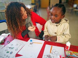 Kaynouna Art Therapy Centre founder Shireen Yaish (left) sits with a beneficiary during an art therapy session. Yaish established the centre in 2012 as one of the first in the Arab region to use art therapy to treat mental health issues (Photo courtesy of Kaynouna Art Therapy Centre )