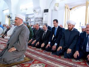 الأسد يؤدي صلاة عيد الفطر في حماة