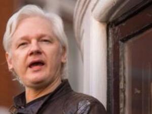 الإكوادور تعتبر أن أسانج أظهر "نكراناً للجميل وقلة احترام" تجاهها