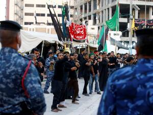 يحيي الشيعة واقعة الطف حيث قتل جيش الخليفة الاموي يزيد بن معاوية الامام الحسين