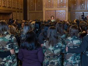 أسماء الأسد استقبلت مجندات ووالداتهن بمناسبة يوم الأم 