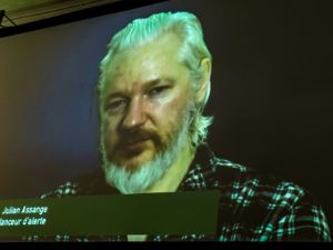 مؤسس ويكيليكس جوليان اسانج