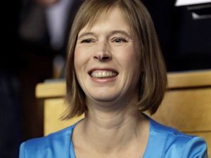 توج الحفل بتوقيع كاليولايد، الممثلة السابقة لإستونيا في محكمة المدققين الأوروبية