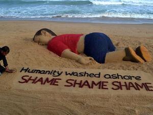 Indian artist Sudarsan Pattnaik works on a sand sculpture depicting drowned Syrian boy Aylan Kurdi. (AFP/File)