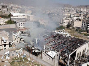 التحالف يدمر مخزن أسلحة وآليات عسكرية للحوثيين شمالي اليمن