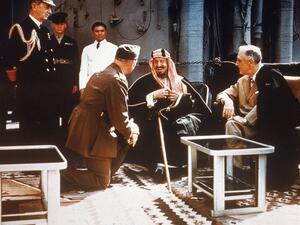 وحّد الملك عبد العزيز السعودية بشكلها الحالي عام 1932 وحكمها لغاية وفاته بالعام 1953 