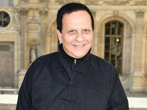 المصمم العالمي عز الدين عليا (Getty Images)