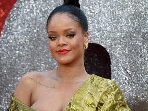 Rihanna did her best to keep the garment in place as she strutted along to the eatery. (Source:ANTHONY HARVEY / AFP) 