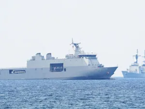 قالت وزارة الدفاع الصينية إنها أرسلت سفينة لتحذير السفينة الأمريكية لمغادرة المنطقة 