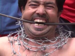 يستطيع رفع الأثقال بأجفان عينيه ايضا 