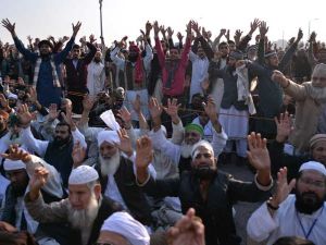 قالت محطة (بي تي في) الاخبارية الحكومية الاثنين إن وزير القانون زاهد حامد استقال