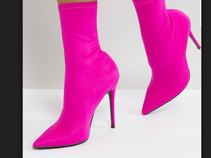 حذاء فوشي من بالنسياغا