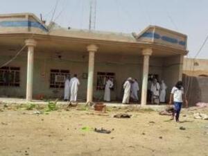 ارشيف/ اشخاص يتجمعون في موقع انفجار سيارة ملغومة في بعقوبة في وقت سابق
