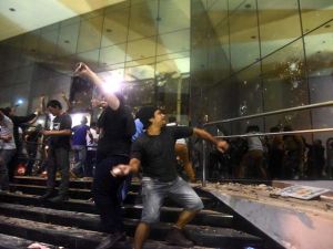 إقالة وزير الداخلية وقائد الشرطة بعد احتجاجات عنيفة في باراغواي
