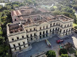 الكنوز تحولت الى رماد 