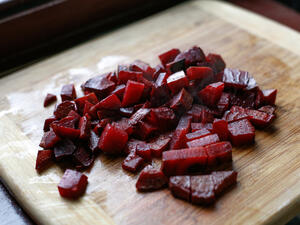 يحتوي الشمندر الشمندر) على نسبة عالية من الصوديوم والكالسيوم (shutterstock.com)