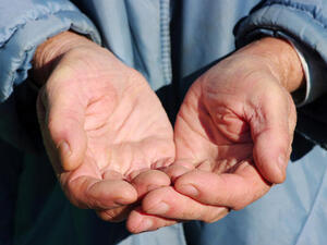 Past research has found that 'average' people in Israel donate far more than wealthy people in Israel. (Shutterstock)