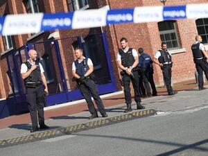 Belgian police secure the area around the police station where two officers were attacked with a machete on August 6, 2016. (AFP/Virginie Lefour)