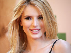 بيلا ثورة بالشعر الأشقر