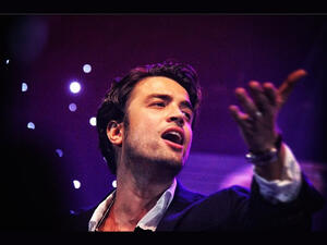 Benyamin Bahadori can seriously sing his heart out. (Image: Instagram)