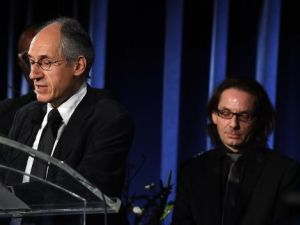 رئيس تحرير المجلة جيرار بيار يتحدث خلال الحفل
