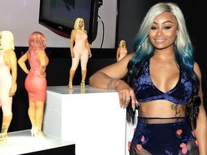 عارضة الأزياء العالمية بلاك شاينا