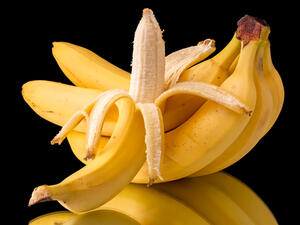 تساعد خيوط الموز على نشر العناصر الغذائية في فاكهة الموز