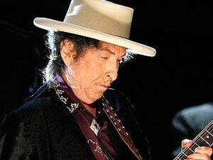 The legendary singer was awarded this year's Nobel Prize in Literature on October 13. (File photo)