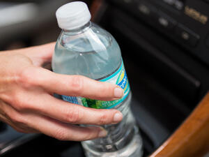 من الممكن للبلاستيك أن يعمل كـ "عدسة"