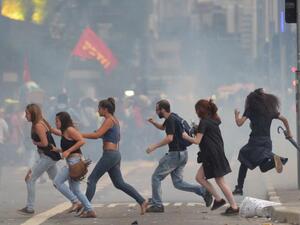 تسعى المتظاهرات المحتشدات تحت وسم (#نوت هيم) للحشد ضد التصويت لبولسونارو الذي استخف بجرائم الاغتصاب 