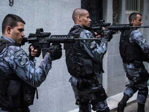  المشتبه به رجل يبلغ من العمر 40 عاما، وأنه اعتُقل على الفور