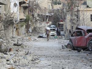 16 قتيلاً في غارة جوية على سجن في ادلب بشمال غرب سوريا