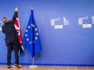 وتشكل الرسوم الجمركية أحد مصادر تمويل موازنة الاتحاد الأوروبي.