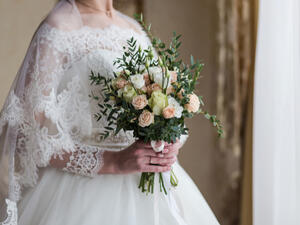 عروس العيد لها نكهة خاصة لا بد من خلطات للعناية بجمال العروس 
