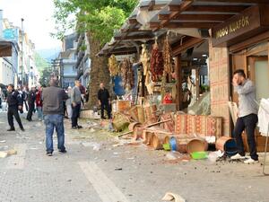 People stand in front of a shop that was damaged following a bombing, in Bursa, northwestern Turkey, on April 27, 2016. (AFP/Onur Yurtsever)