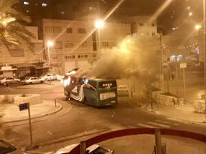 صور: احتراق حافلة للمستوطنين في القدس المحتلة 