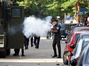 Egyptian riot police fire tear gas towards protestors as they demonstrate on April 25, 2016 in Cairo against the handing over of two Red Sea islands to Saudi Arabia. (AFP/Mohamed el-Shahed)