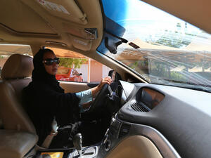 كلنا مع قيادة المراة السعودية