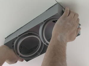 A ceiling light caused a deadly fight! (Shutterstock)