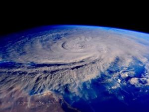 اليمن المنكوب بالحرب في مرمى الاعصار "تشابالا"