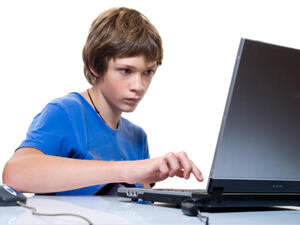 Young teens can go online to get the registration and paperwork for part-time jobs. (Shutterstock)